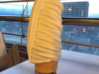 マルカン大食堂のソフトクリーム（shckorさん撮影、Flickrより）