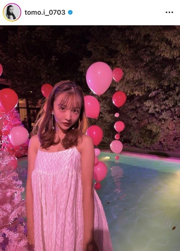 板野友美、肩とデコルテを露出した白ドレス姿を披露！　「可愛いすぎ」「ブラボー」「素敵なドレス」と大絶賛