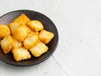 揚げ餅に『カメムシ丸々1匹』混入！？　販売したシャトレーゼは「包装工程で混入したと推測」