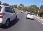 ヒヤッとする映像！　転倒しかけたバイクが奇跡の復活！