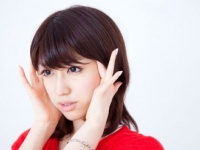 つ、つらすぎる……生理中の頭痛対策4選