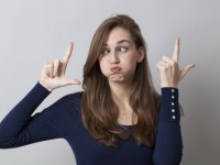 雰囲気悪くなるからヤメテっ!!　男性が返答に困った、女子の自虐ネタ4つ！