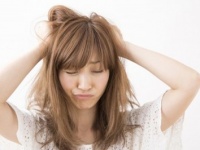 人前で○○!?　ドン引きした「おブス髪」の特徴4つ