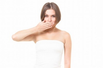 もしかして臭い？　いつキスされてもOKなデート前の口臭対策3選
