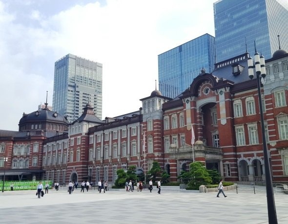 丸の内駅前の中央広場