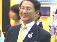 平井信治鳥取県知事（KASEIさん撮影、Wikimedia Commons