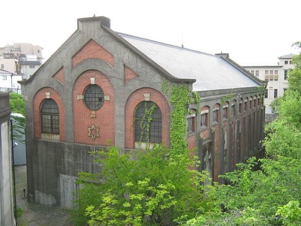 蹴上発電所（Mariemonさん撮影、Wikimedia Commonsより）