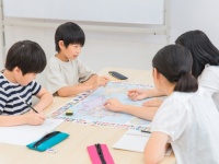 小学生までの自己肯定感がその後の人生に及ぼす影響とは（＊画像はイメージです）