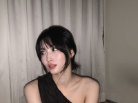 大胆すぎる！　TWICE・モモ、肩出しセクシードレスを披露。「美しすぎます」「毎日ありがとう」「大好き♡」「ほんとに可愛すぎるよ♡」