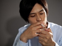 衝撃！　彼氏が内緒で「タバコ」を吸っていたら、どう思う？⇒「別れたい：●％」!!