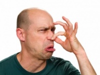 おえぇぇぇっ!!　男性が思う「足がくさそうな女性」の特徴・5つ