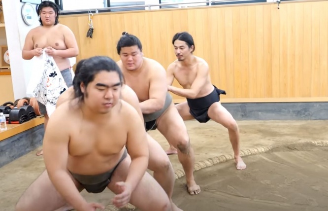 YouTube：二子山部屋 sumo foodより