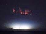 カミナリが！？　不思議すぎる現象がオーストラリア上空で発生