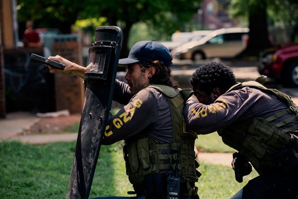 裏切りと暴力にまみれた壮絶クライム・アクション『トリプル9　裏切りのコード』製作陣が徹底追及したリアリティとは？