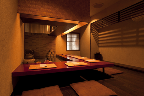 カウンターはオヒトリサマの特権！　洗練された食事と内装に息をのむ東京の料亭5選#3