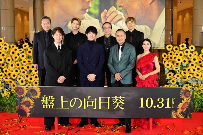 坂口健太郎の汗は…しょっぱいです！『盤上の向日葵』個性派共演者が謎報告で爆笑