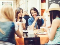 過去のトラウマが原因で!?　大人で「人見知り」になる人の共通点