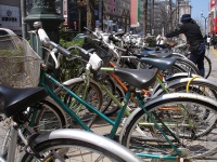 札幌市内の放置自転車（thegooddeathさん撮影、Flickrより）