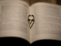 職場で「婚約指輪」をつけたくない理由