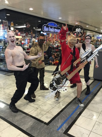 こちらは海外のコスプレイヤー。国は変わってもファンのノリは同じ（marakmaさん撮影、Flickrより）