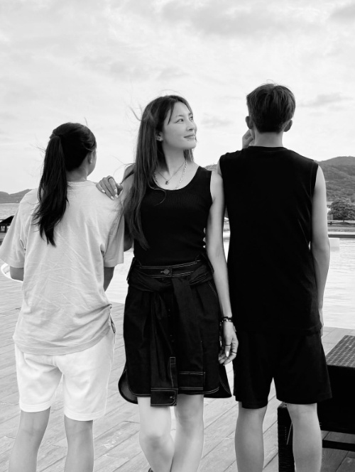 Instagram:瀬戸朝香(@_asaka.seto_)より