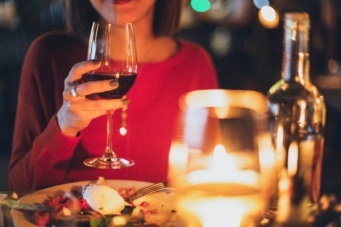 「飲み会で泣く人」への対処法