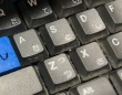 憎き「CapsLock」を封印せし猛者の登場に9.3万人喝采　「これが天才か、、」「やっぱ最後は物理だよね」
