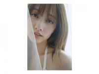 SNSではみられない貴重な姿も……？　谷まりあ写真集『You and Me』発売