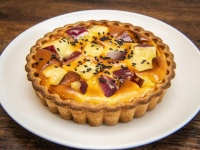 「VTuberの歌声を聞かせたサツマイモ」がタルトになった！？　茨城県鉾田市で斬新コラボ商品爆誕