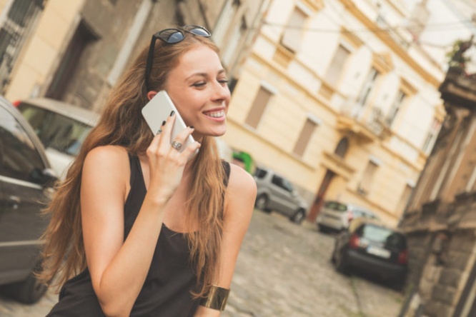 【夢占い】好きな人と電話で話す夢はどんな意味がある？