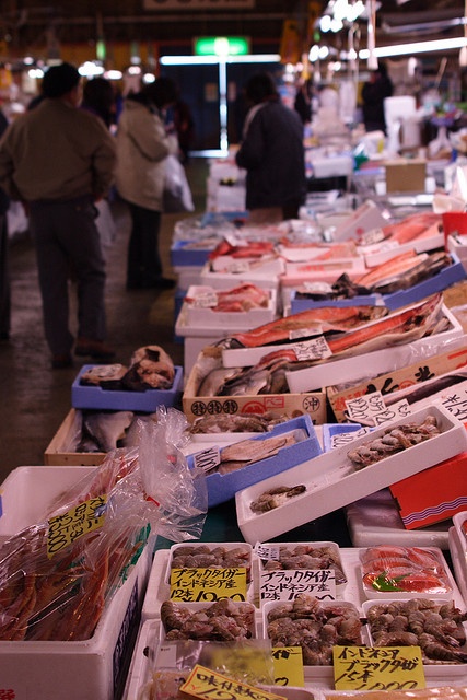 塩釜水産物仲卸市場（y_katsuuuさん撮影、Flickrより）