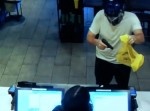 スタバに強盗が侵入！ その場に居合わせた客はどうする？