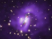 猛烈な勢いで無数の星を生み出しているブラックホールがフェニックス銀河団で発見される（米研究）