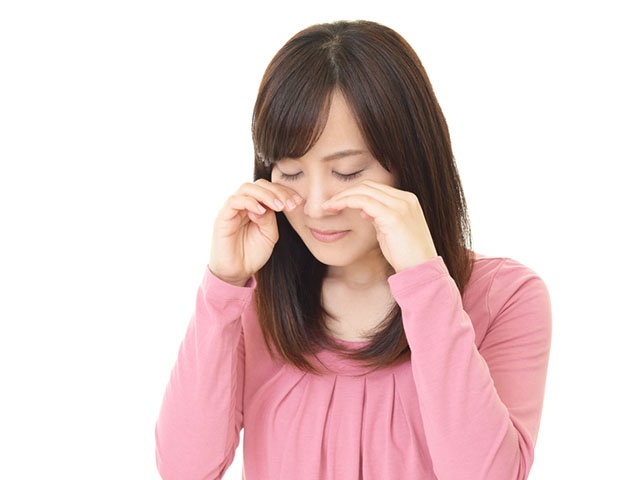 泣き出す女性