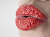 唾液ベトベトのキスは不快？　男子が萎えた女子からのキス6選