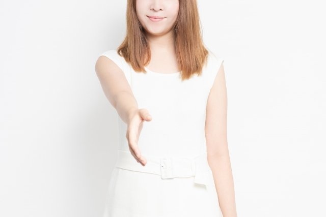 足を怪我した女子大生に、女子高生が「おんぶします!」→そのまま階段を... 生涯忘れられない「少女漫画みたいな出会い」