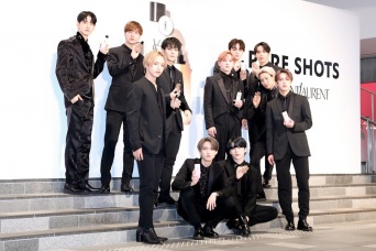 （上段左から）JO1・佐藤景瑚、金城碧海、鶴房汐恩、與那城奨、（中段左から）豆原一成、川西拓実、川尻蓮、（下段左から）大平祥平、白岩瑠姫、木全翔也、河野純喜