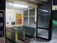 JR函館本線・朝里駅1番線に設置されている改札機（Mister0124さん撮影、Wikimedia Commons