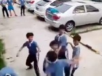 マンガみたいだ。１人で大人数をぶっ倒すカンフー少年
