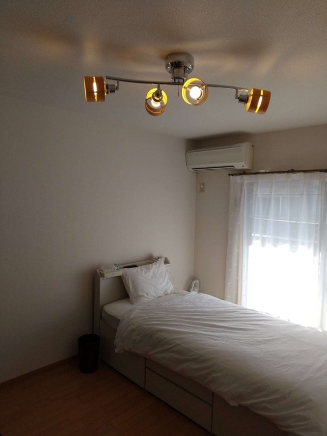 間接照明を導入。かなりホテルに近づいたのでは？（画像はいび（＠ibigawa_town）さん提供）