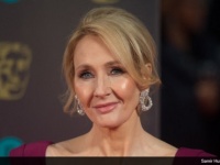 政治に嫌気が指したJ・K・ローリング、気分転換のため「カワウソの写真を送って」とフォロワーに呼びかける