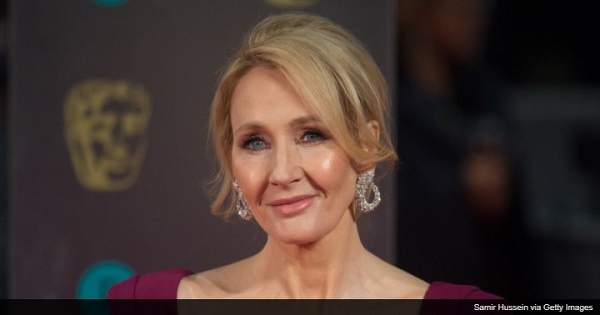 政治に嫌気が指したJ・K・ローリング、気分転換のため「カワウソの写真を送って」とフォロワーに呼びかける