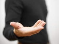 誰にでもやさしさをバラまく男。“博愛主義”彼氏との恋愛の注意点