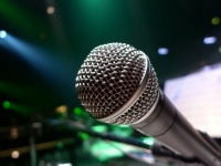 肝心の歌が聞こえないライブって...（画像はイメージ）
