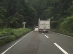 【またか】派手に煽りまくる危険過ぎるバカトラックが話題に…