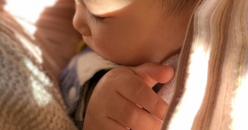 「生後間もない我が子と満員電車で大ピンチ。だけど、背後にいた男子学生の腕が...」(都道府県不明・40代女性)