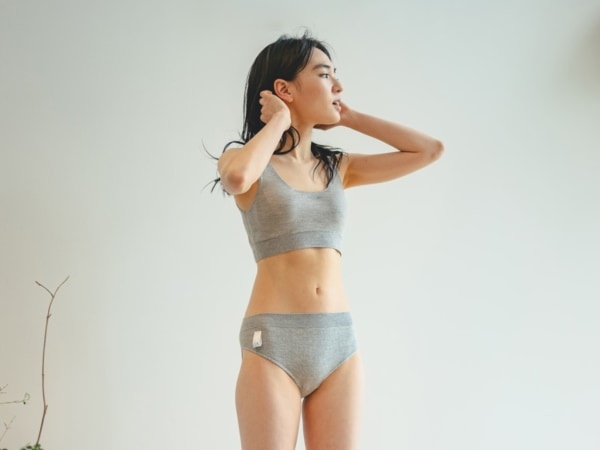 締めつけゼロへ。シルク80％、肌なじみ文句なしのブラ＆ショーツ登場