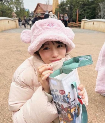 Instagram:川栄李奈(@rina_kawaei.official)より