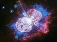 恒星の大爆発をハッブル宇宙望遠鏡が激写、それはまるで巨大宇宙花火のようだった