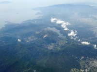 上空から見た箱根山、2015年6月（Sonataさん撮影、Wikipedia日本語版より）